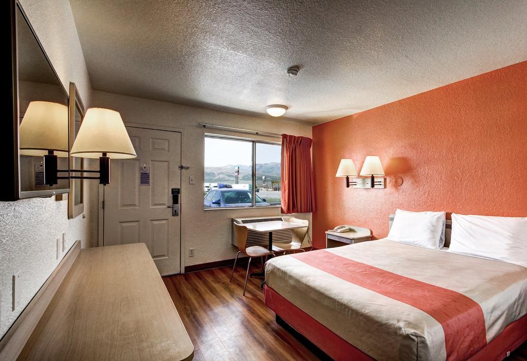 Motel 6 Wells Buitenkant foto
