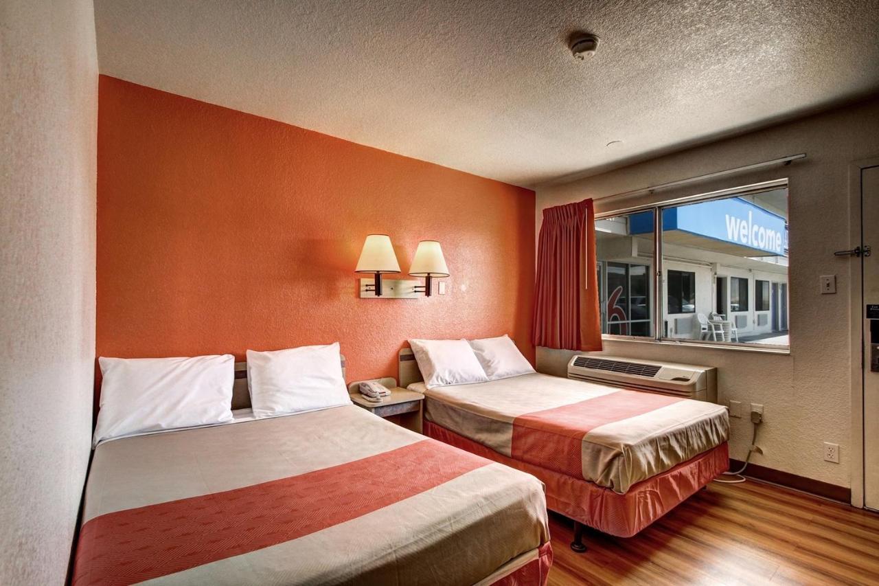 Motel 6 Wells Buitenkant foto
